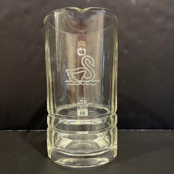 Vtg Luminarc Verrerie d'Arques Pitcher w/ Etched Swan - Picture 1 of 3